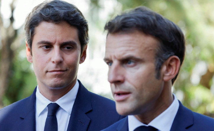 Эммануэль Макрон со своим первым любимчиком - Габриэлем Атталем (фото с сайта paudal.com)