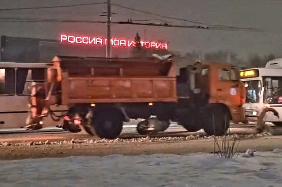    В Ростове улицы от снега всю ночь расчищали 276 единиц коммунальной техники