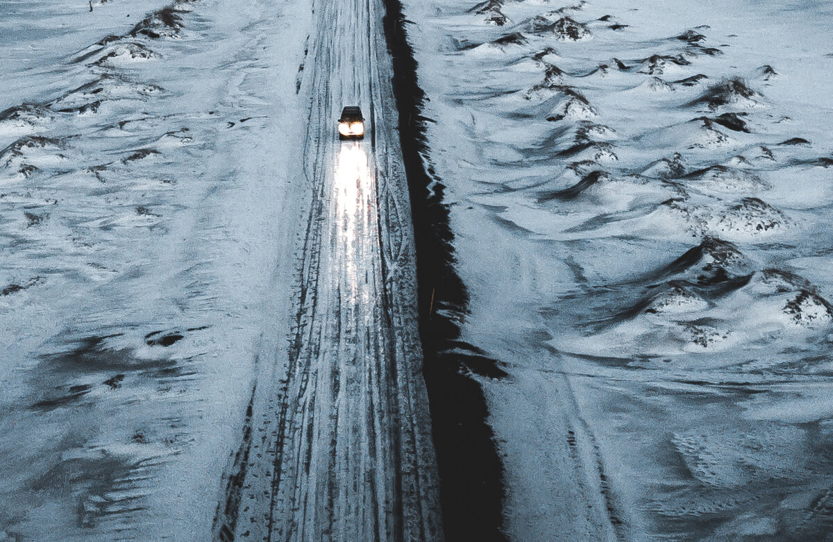 Две машины сломались на зимнике под городом Лабытнанги.  Фото: pxhere.com