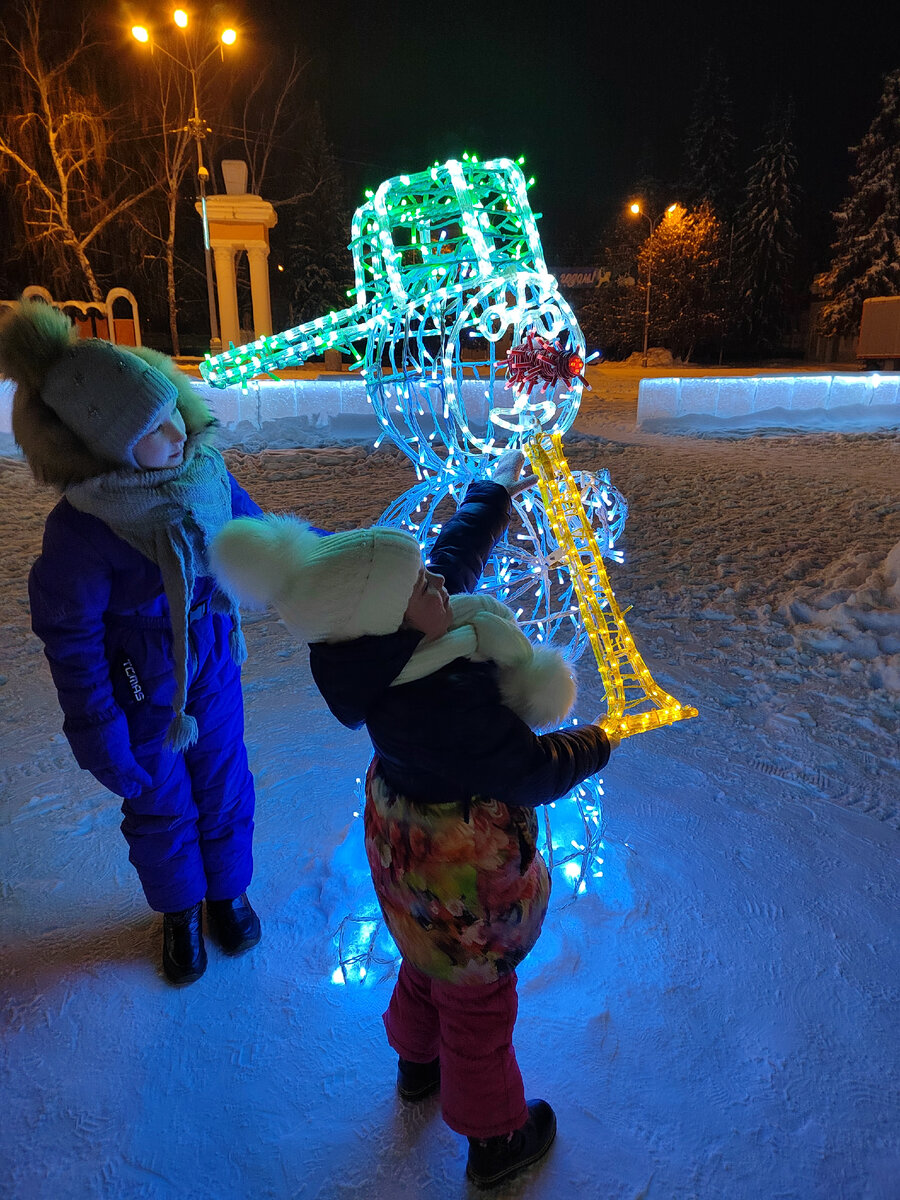 Любопытные девочки.