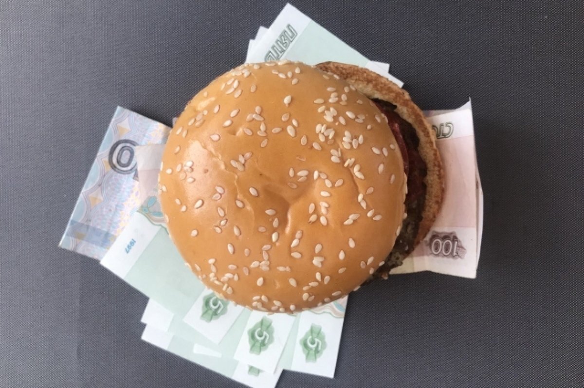    В Новосибирске снова открылась бургерная Carl's Jr.