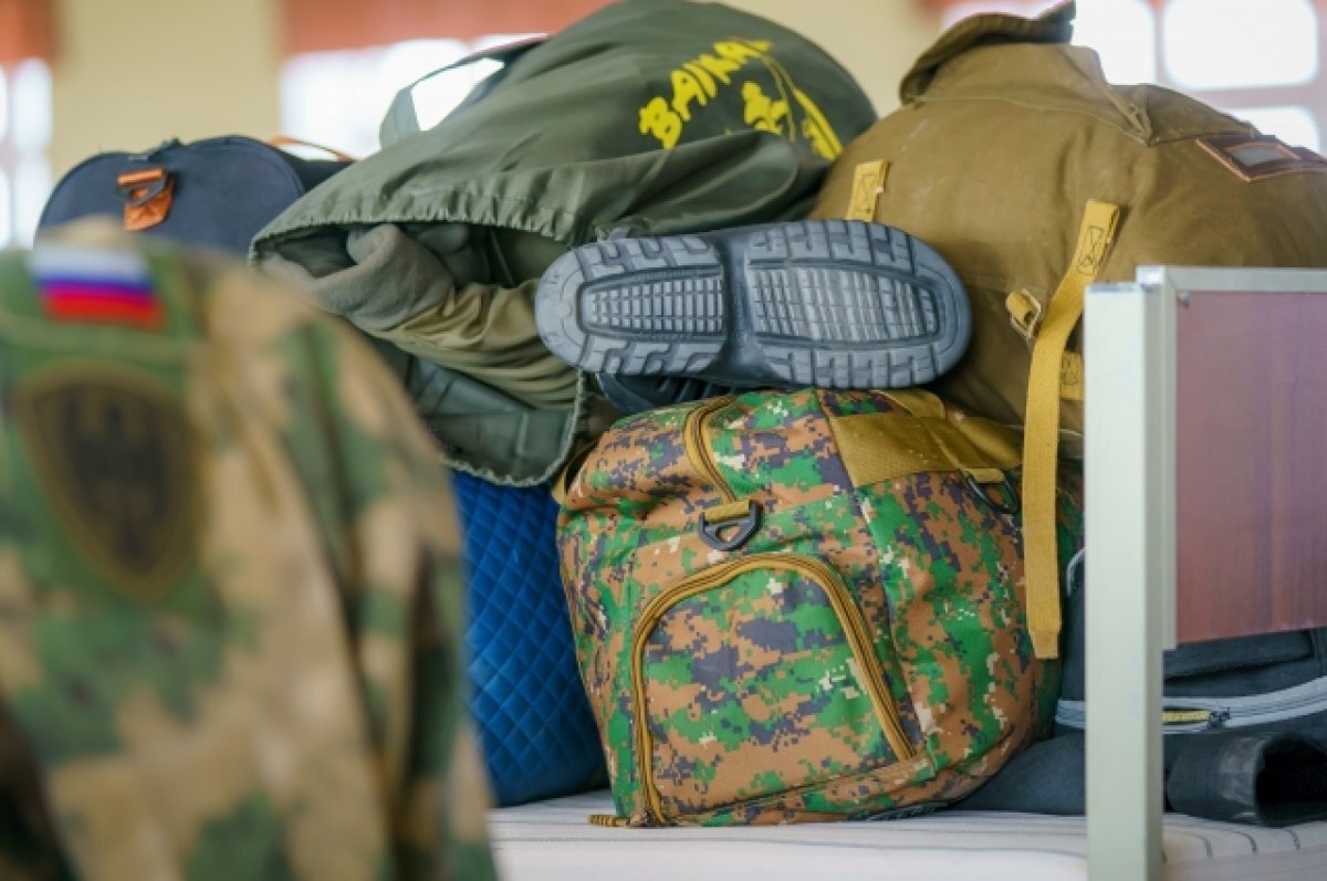    В Ростове-на-Дону мужчина помогал раненым солдатам.