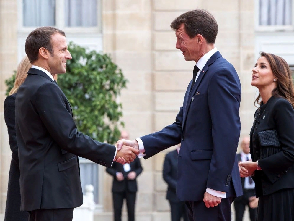Охрана путина с моря. Путин и макрон встреча 5 часов. Президент франции 2022 фото. Приезд макрона в казахстан. Приезд макрона в казахстан.