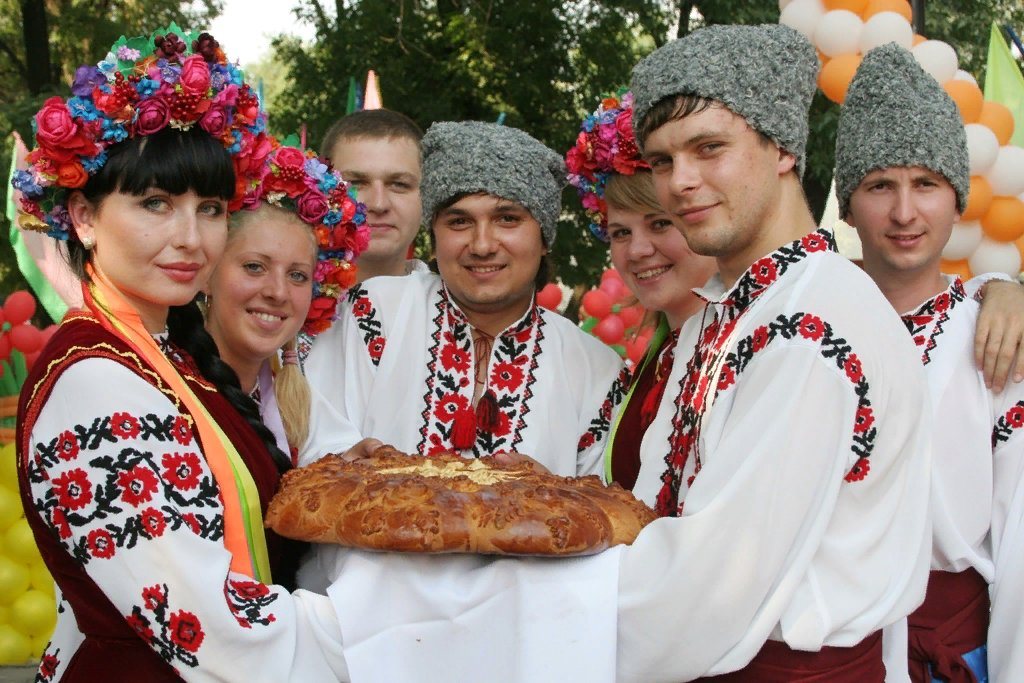 Народа це. Молдова гостеприимство. Молдавия народ. Молдаване народ. Традиции народов Молдовы.