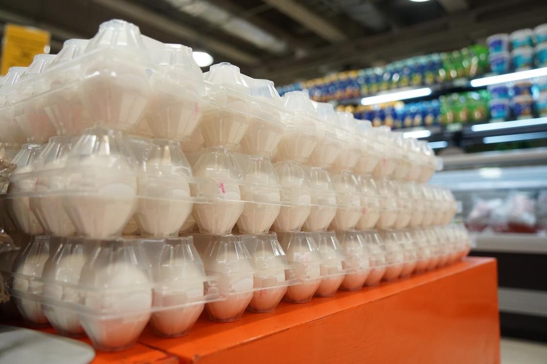    Яйца продаются в супермаркете:NUR.KZ/Владимир Третьяков