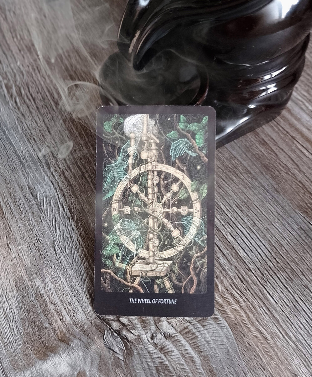 Фото автора. "Колода славянских легенд". Колесо фортуны.