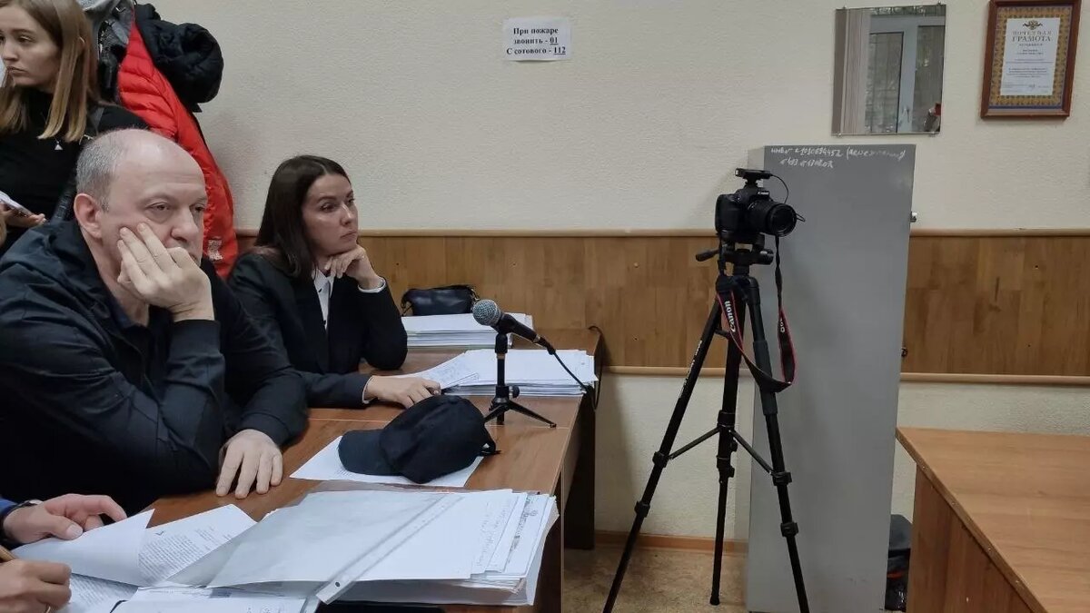     Банк «Открытие» подал иск к АО «Красноярский трест инженерно-строительных изысканий», председателем совета директоров которого являлся осужденный Олег Митволь. Эта компания занималась корректировкой проекта красноярского метро.
