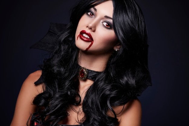 Как сделать в домашних условиях макияж в стиле вампира для женщин – идеи на фото, видео