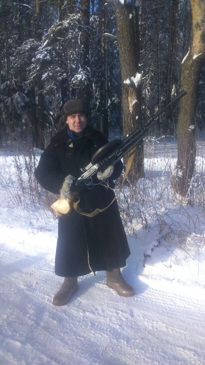 Тот самый Охотник. На съёмках "ружьё" было более соответствующее.