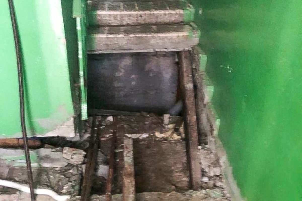    В жилом доме на бульваре 50 лет Октября в Брянске обрушился лестничный марш