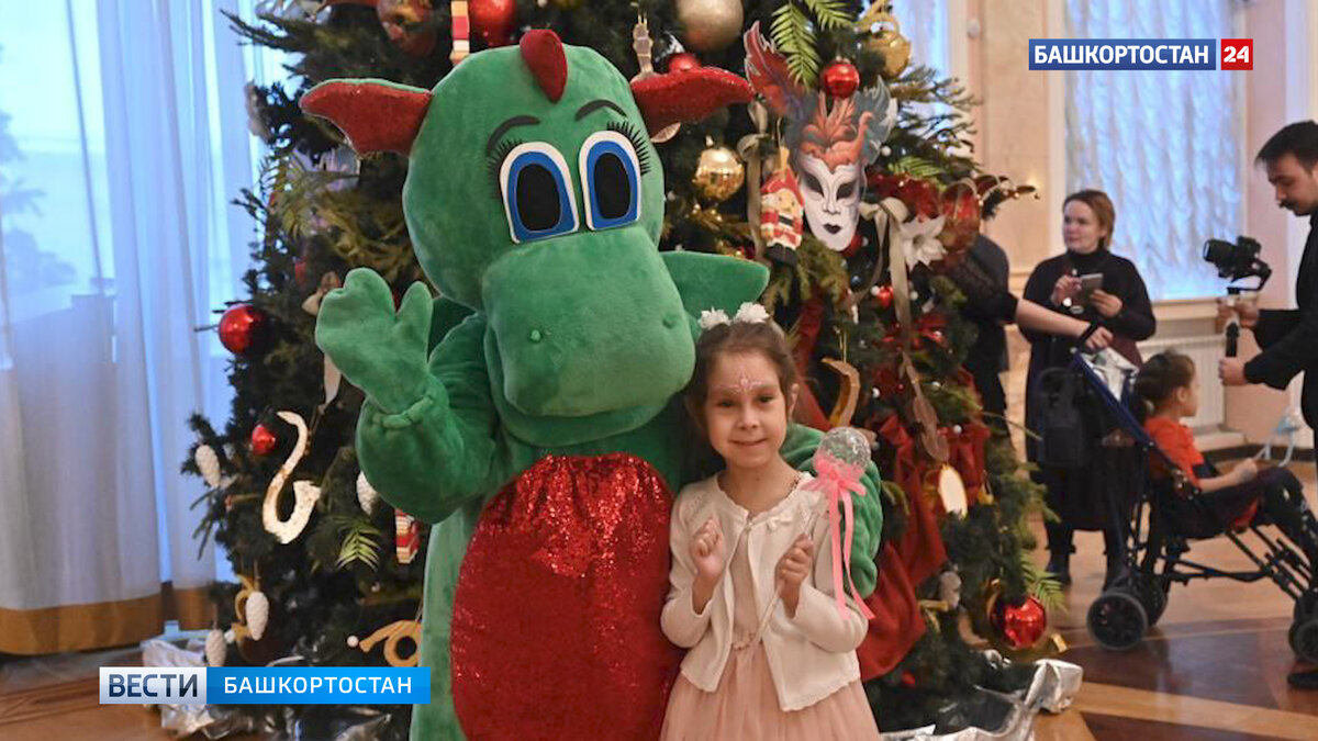    Аксаковскую елку в Уфе посетили 250 детей с ограниченными возможностями здоровья