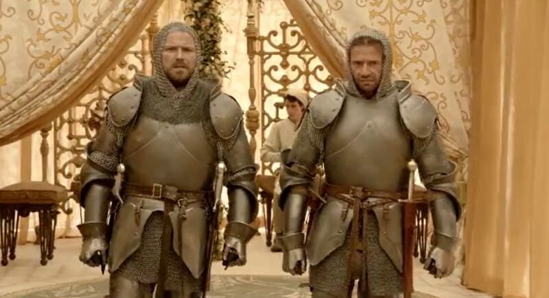 Болингброк (в исполнении Рори Киннира) и герцог Норфолк (в исполнении Джеймса Пьюрфоя). Кадр из фильма "Пустая корона. Ричард II".