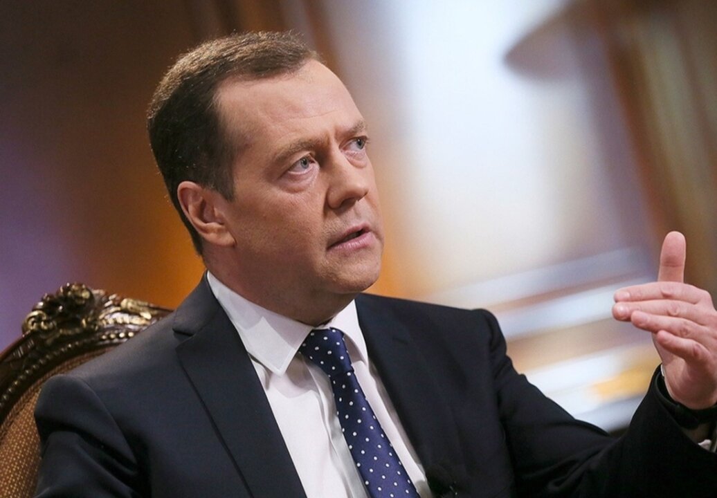    Медведев: ударами по Йемену США отвлекают внимание от киевских подопечных