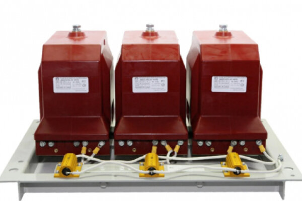 Трёхфазная группа трансформаторов напряжения 3хЗНОЛ-6
