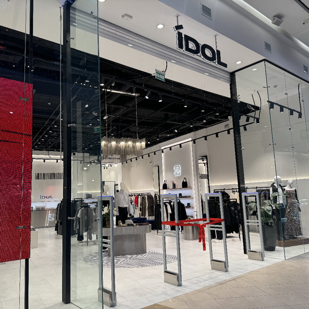 Витрина магазина IDOL