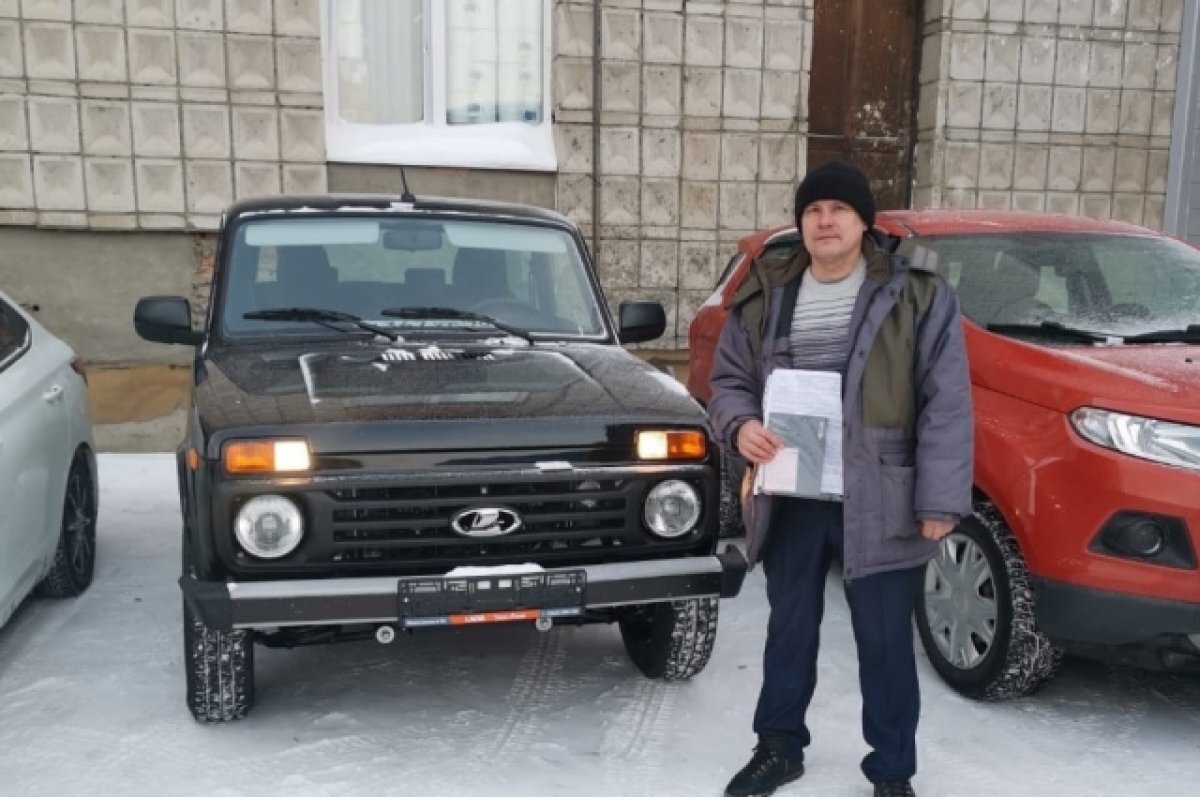    Томское управление лесами приобрело три автомобиля "Нива"