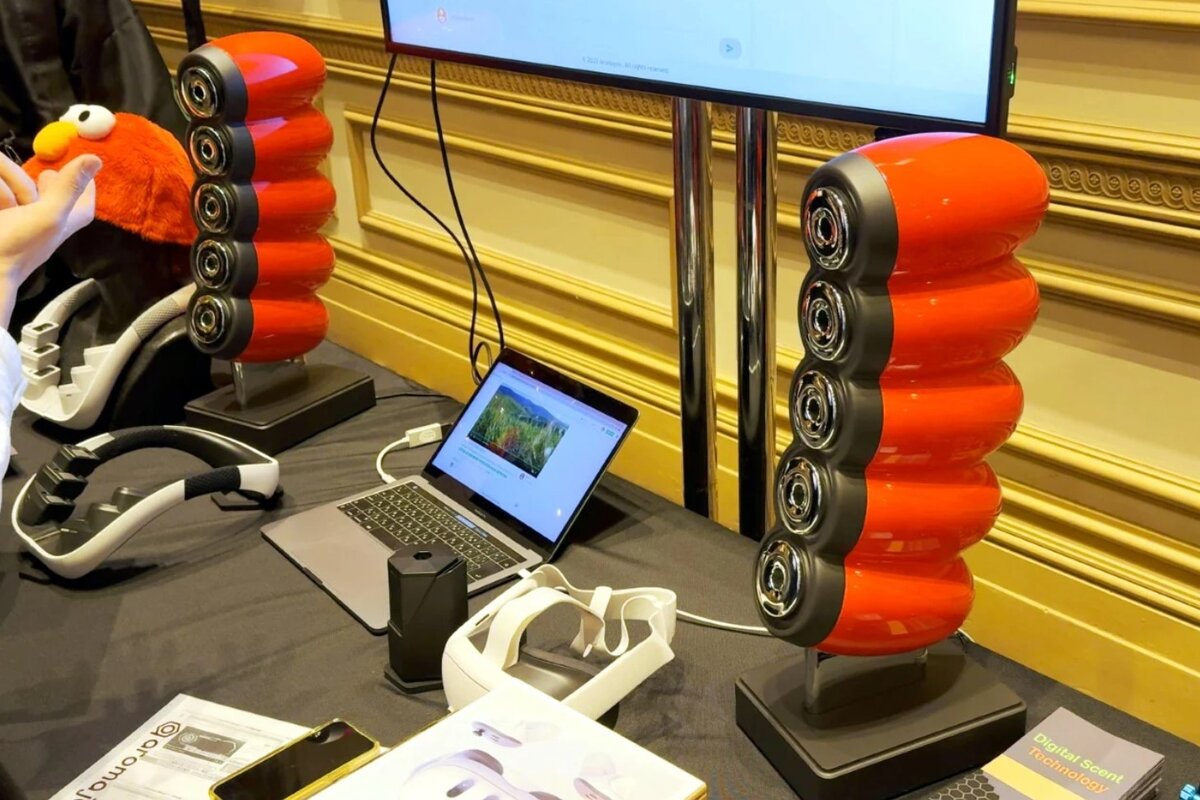    Aroma Speaker 60 — первые в мире колонки с генератором запахов