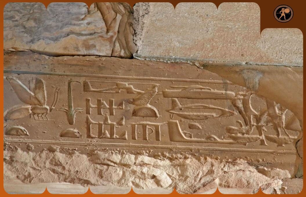 Ну вот же они: танк, вертолёт, самолет. Ещё и подводная лодка виднеется. А говорят что палимпсесты...