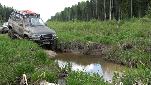 Тойота решила показать мастер класс , но утонула в яме