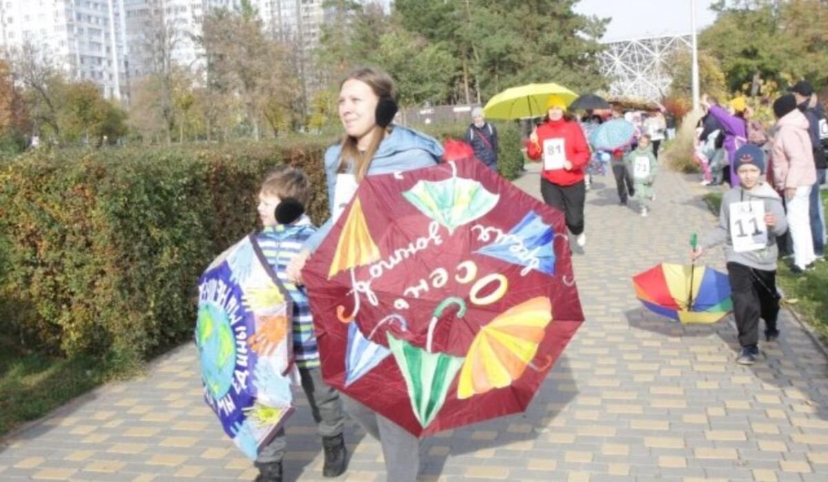     Люди на празднике в парке ЦПКиО. Источник: vlg.aif.ru Автор фото: Виктор Якушов