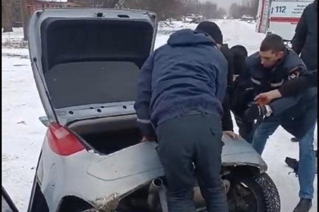    Как женщина-водитель провалилась в трехметровую яму в Ростовской области?