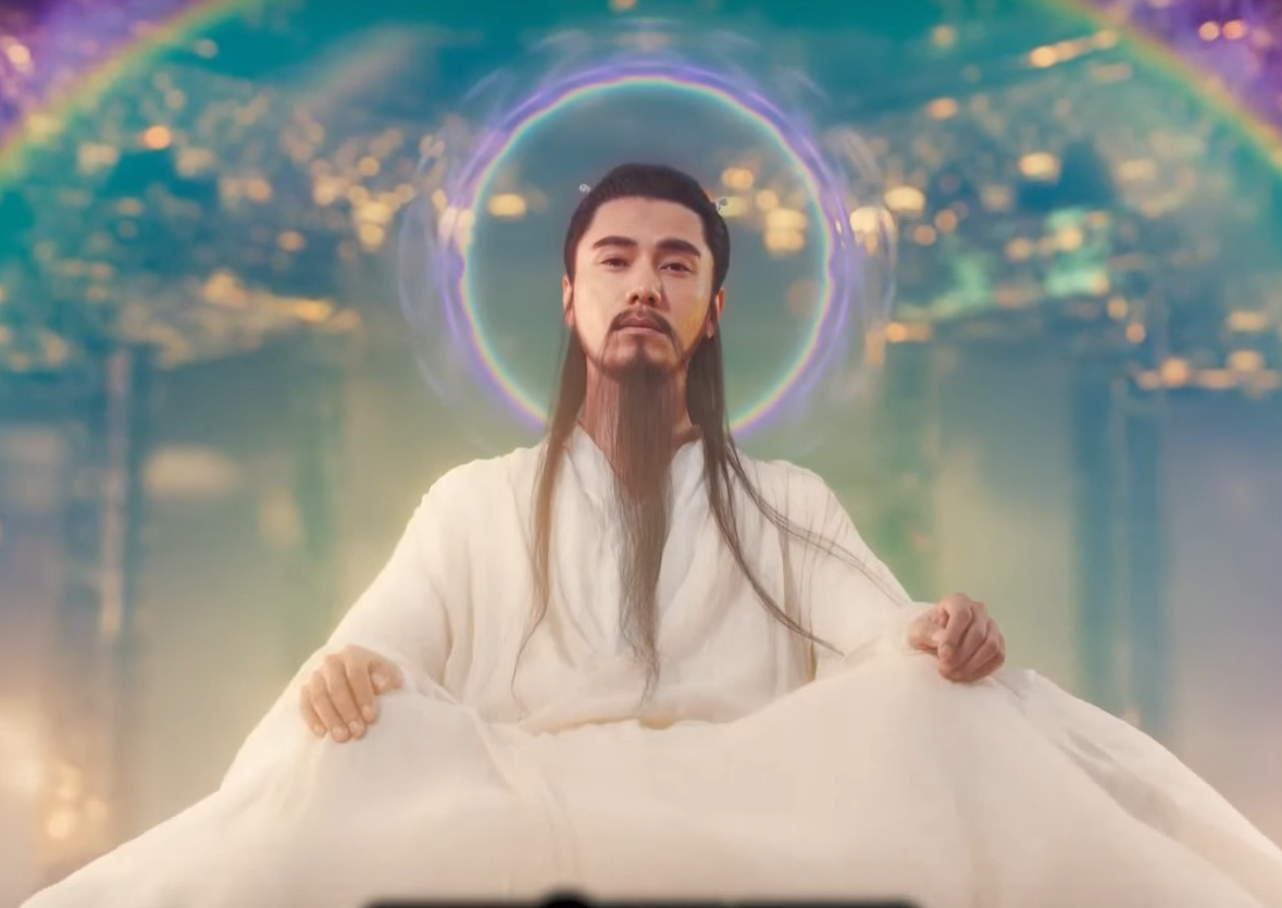 Душка Чэнь Кунь в мимолетной роли верховного божества ( уже прошел путь вознесения).