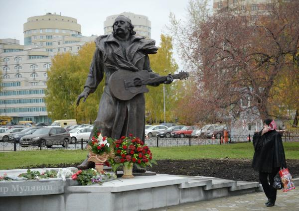 Владимиру Мулявину установлен памятник в Екатеринбурге.