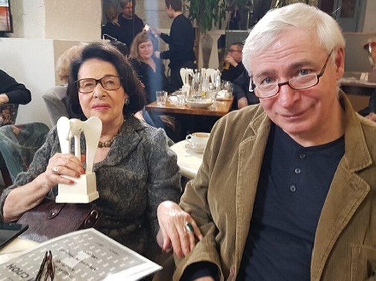     Алла Гербер и оператор Александр Ильховский на вручении премии «Белый слон». / Светлана Хохрякова