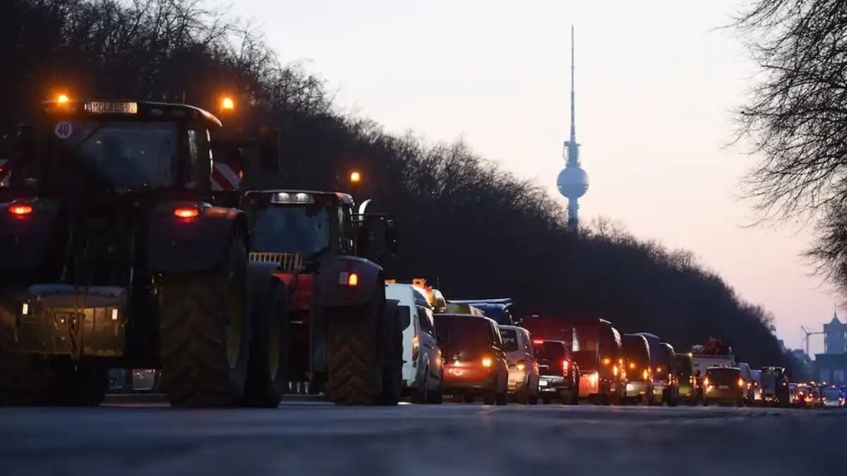 Фото:Markus Waechter/Berliner Zeitung Фермеры заблокировали дороги и автомагистрали в Берлине и по всей Германии