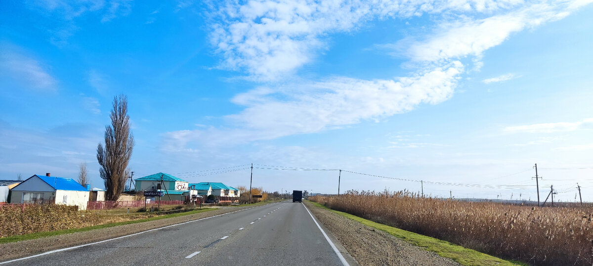 Как же классно, когда солнце выглядывает из-за туч. Яркое солнце радует глаз