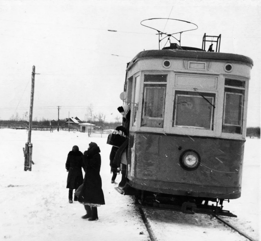 Трамвай куйбышева. Куйбышев Безымянка 1941. Московский трамвай в 1940е годы. Старый трамвай Самара. Самара 1945 год трамвай.