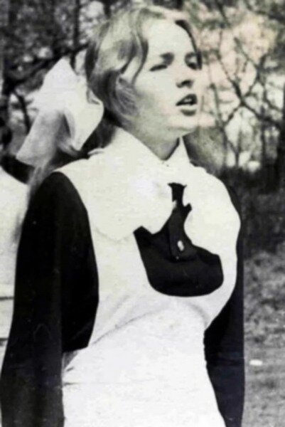 Бывшая супруга президента России Владимира Путина, с которым она прожила в браке около 30 лет. Первая леди России с 2000 по 2008 и с 2012 по 2013 годы