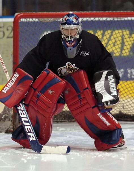 Дэн Блэкбёрн после травмы в составе команды Виктория Салмон Кингс (ECHL)