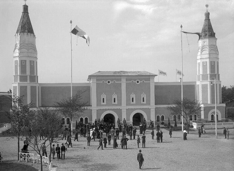 Русский павильон на выставке в Мальмё. 1914 г. В основе дизайна башен - шатровая церковь Вознесения Господня XVI в. в Коломенском.