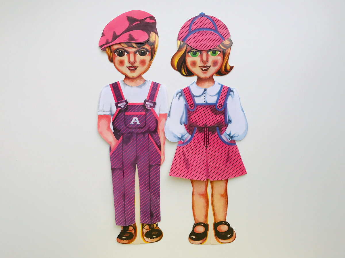 Ах, кепочка ты, кепочка, Фасончик высший класс. Носите, люди, кепочки. Кто в кепках, тот за нас!