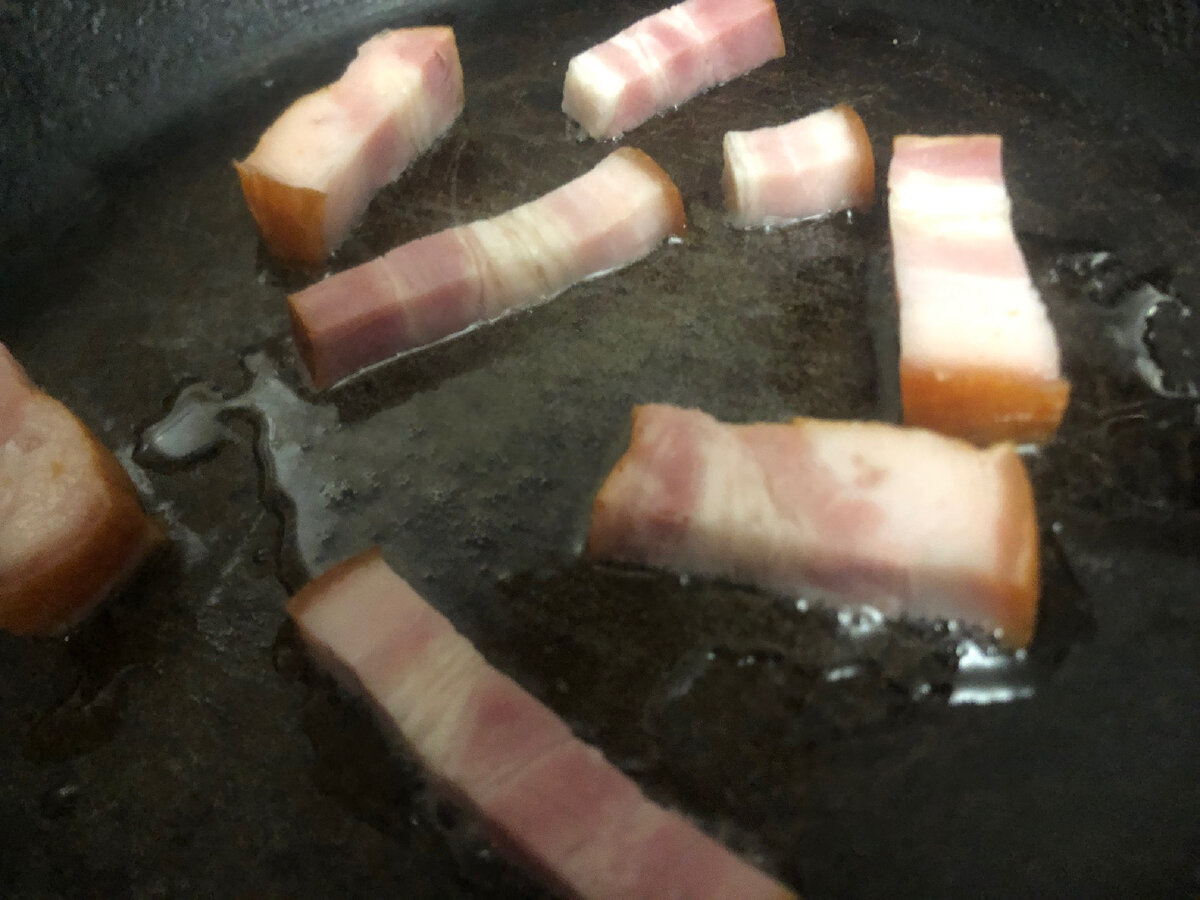 Пока жарится сало, мою, чищу, режу овощи для рагу. Фотоиллюстрации автора.