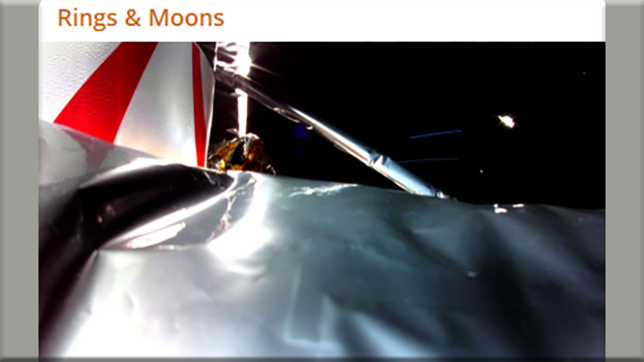 СНИМОК, СДЕЛАННЫЙ ВНЕШНЕЙ КАМЕРОЙ ЗОНДА PEREGRINE, ПОКАЗЫВАЕТ ДЕФОРМАЦИЮ В ЕГО ВНЕШНЕМ ПОКРЫТИИ, ВЫЗВАННУЮ, СУДЯ ПО ВСЕМУ,  ВЗРЫВОМ СИЛОВОЙ УСТАНОВКИ.СКРИНШОТ: ТГ-КАНАЛ RINGS & MOONS