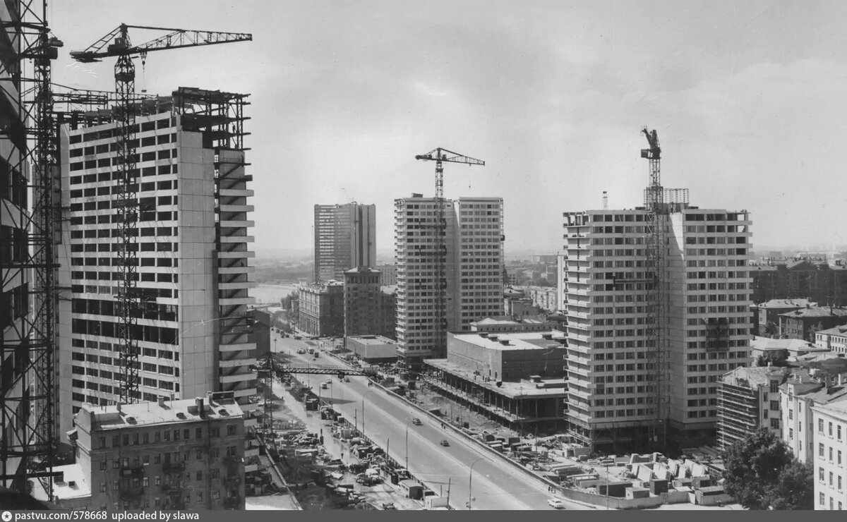 Строительство жилых домов на Новом Арбате (проспекте Калинина), 1967. С сайта www.pastvu.com.