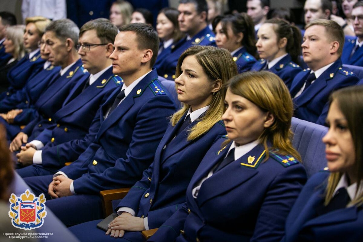    Денис Паслер поздравил и вручил благодарности работникам прокуратуры Оренбуржья Белов Михаил Александрович