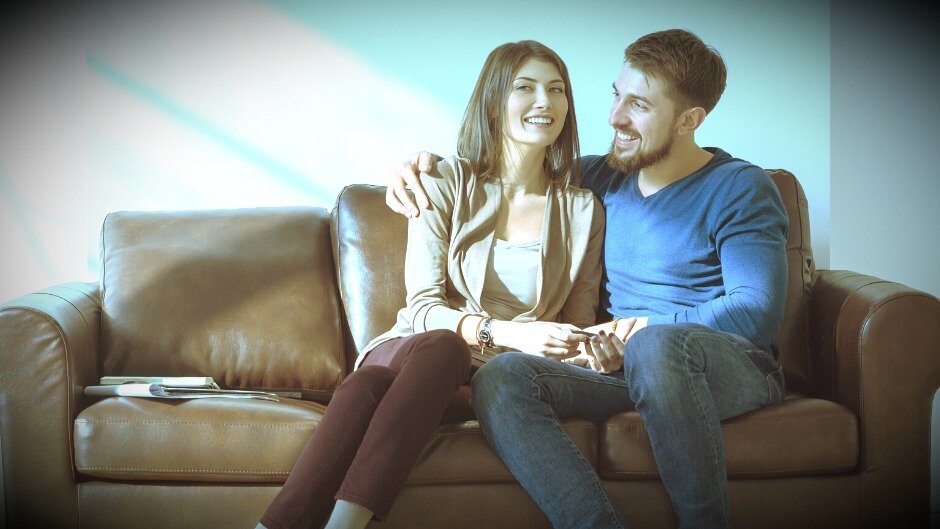 голубки на диване