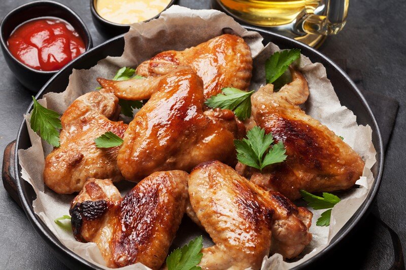 Куриная грудка в духовке. Грудка куриная запеченная в духовке в фольге. Грудка куриная запеченная в духовке в фольге. Диетическая запеченная курица. Куриная грудка в духовке сочная.