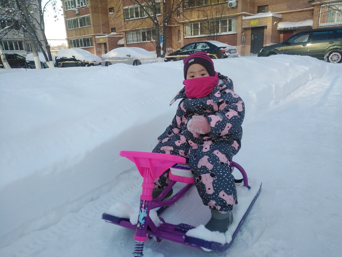 На фото видно, сколько выпало снега. 