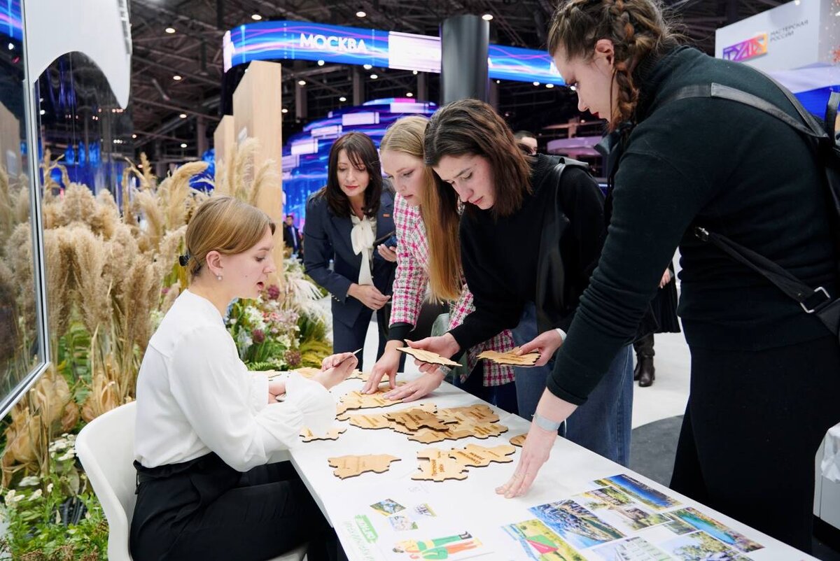    Педагоги курского "Кванториума" провели мастер-класс на выставке "Россия"