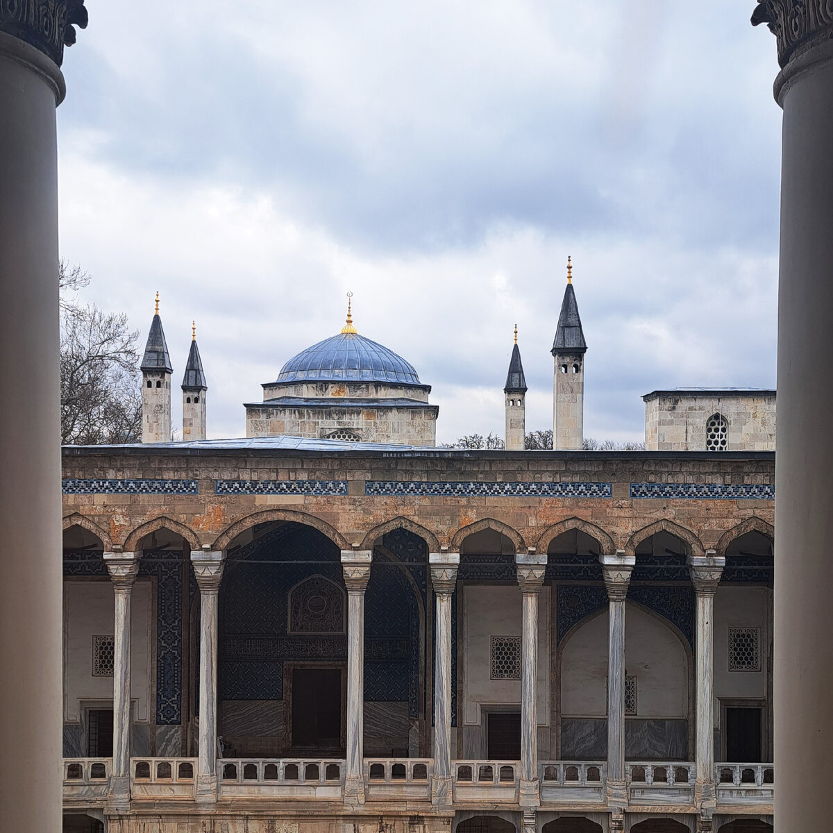 Одно из зданий музея - Изразцовый киоск, построеный еще при  султане Мехмеде Завоевателе