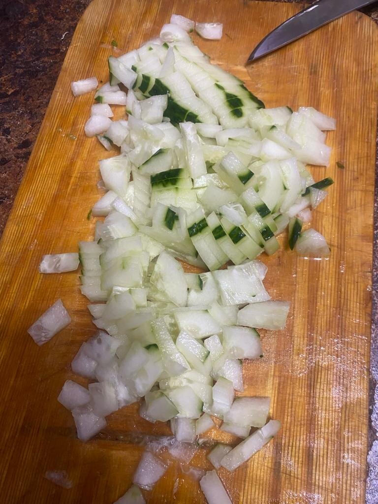 Режем огурец