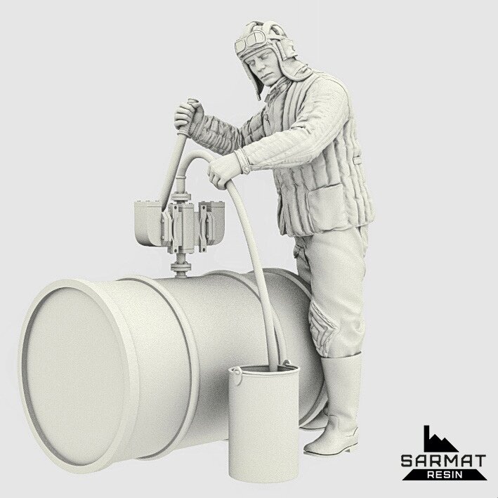 SRsf35027 "Танкист за перекачкой горючего. РККА 1935-1943 г." Масштаб 1/35.