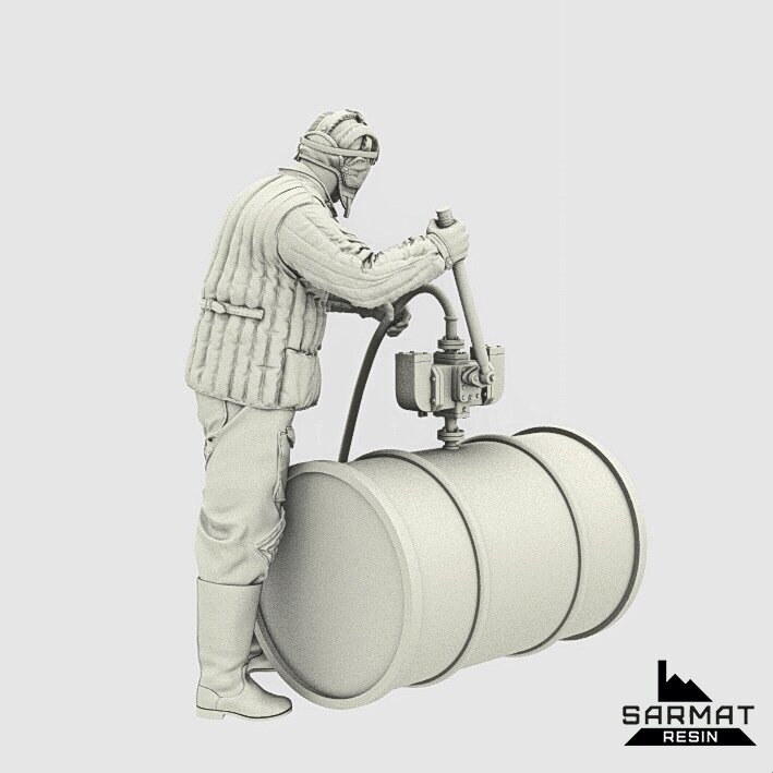 SRsf35027 "Танкист за перекачкой горючего. РККА 1935-1943 г." Масштаб 1/35.