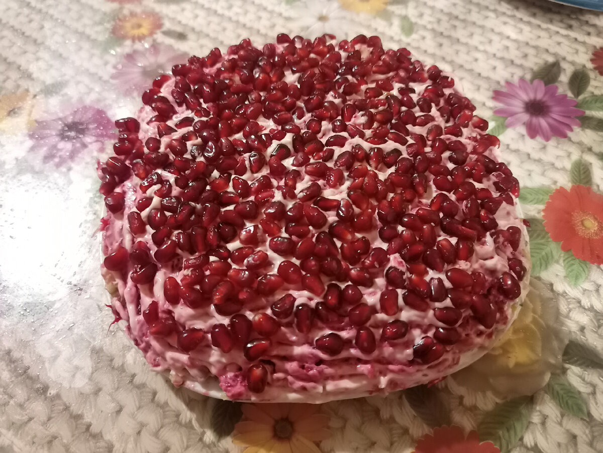 салат с гранатом и мясом, новые рецепты, слоеный салат, рецепт, блюда с гранатом