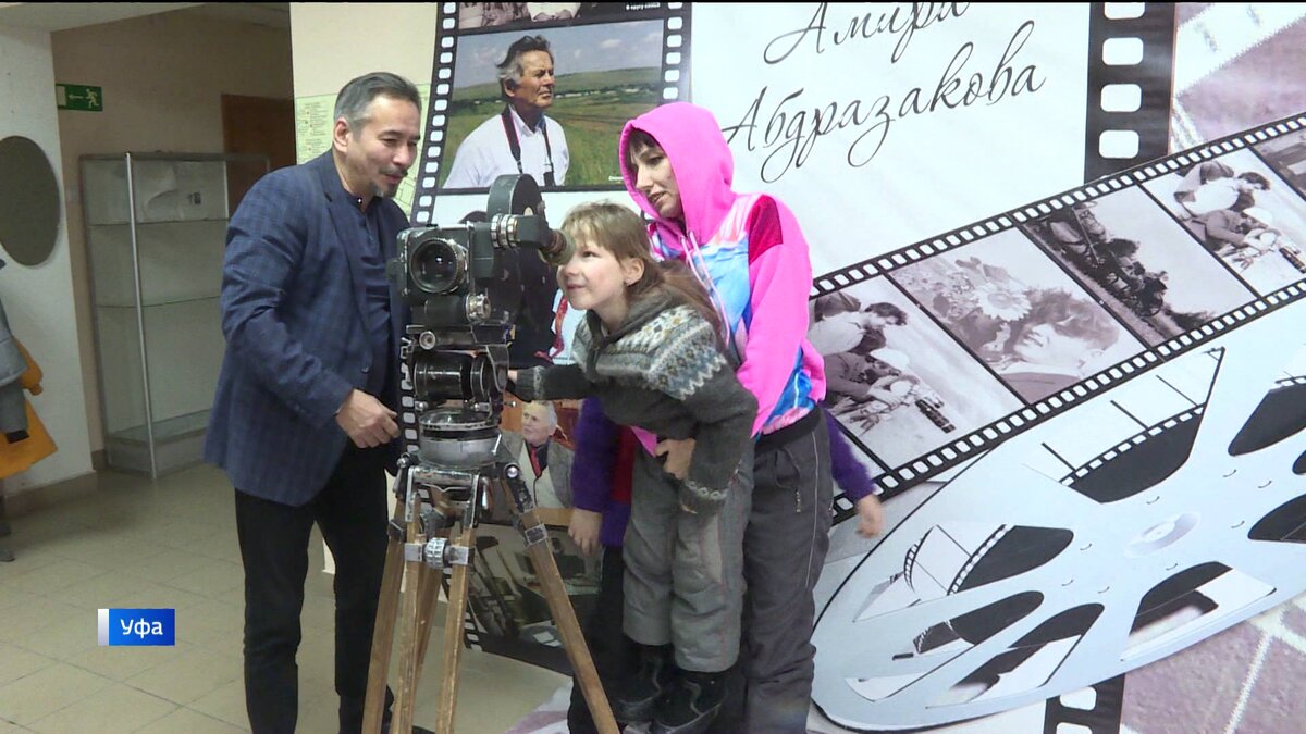    Радий Хабиров исполнил желание семилетней уфимки Розалинды Плетосу: она мечтала побывать в киностудии