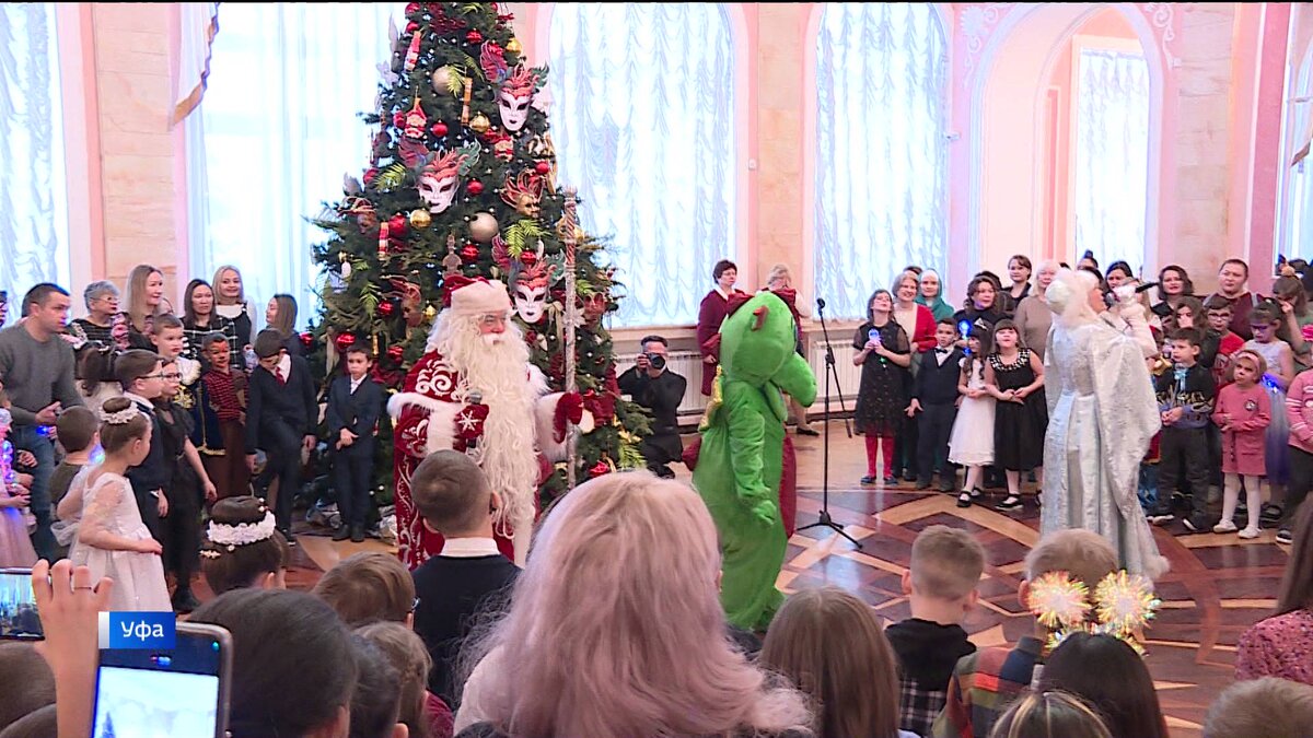    В Уфе прошла Аксаковская елка для детей с ограниченными возможностями здоровья